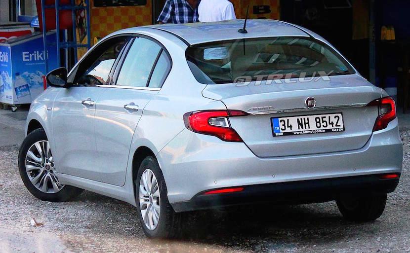 FIAT EGEA SURGE SEM CAMUFLAGEM ANTES DE SUA CHEGADA AO MERCADO, foto 6