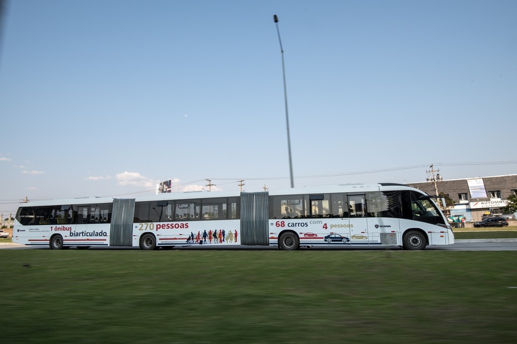 SCANIA MOSTRA ÔNIBUS QUE PODE TIRAR ATÉ 135 CARROS DAS RUAS, foto 7