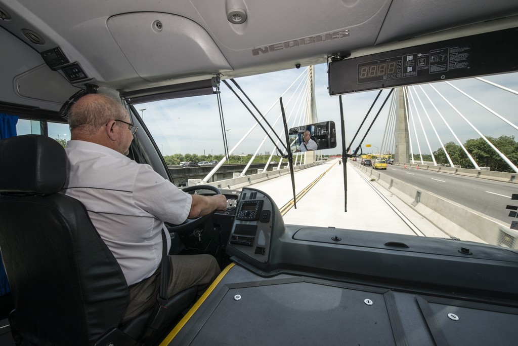 SCANIA MOSTRA ÔNIBUS QUE PODE TIRAR ATÉ 135 CARROS DAS RUAS, foto 11