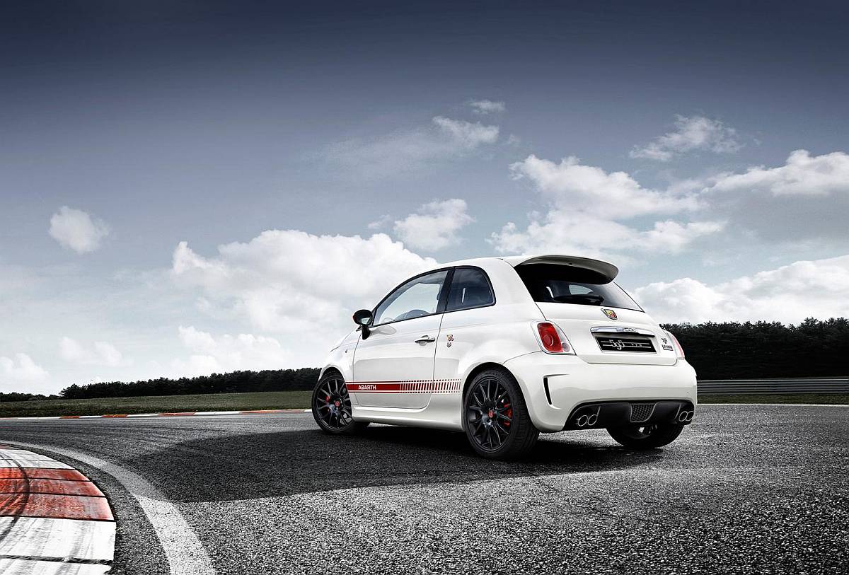 FIAT REVELA A EDIÇÃO ESPECIAL 595 ABARTH YAMAHA FACTORY RACING, foto 2