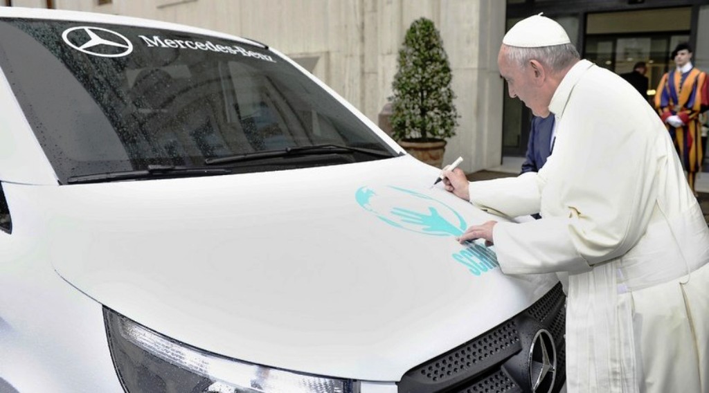 PAPA FRANCISCO ABENÇOA O PRIMEIRO MERCEDES VITO FABRICADO NA ARGENTINA, foto 1