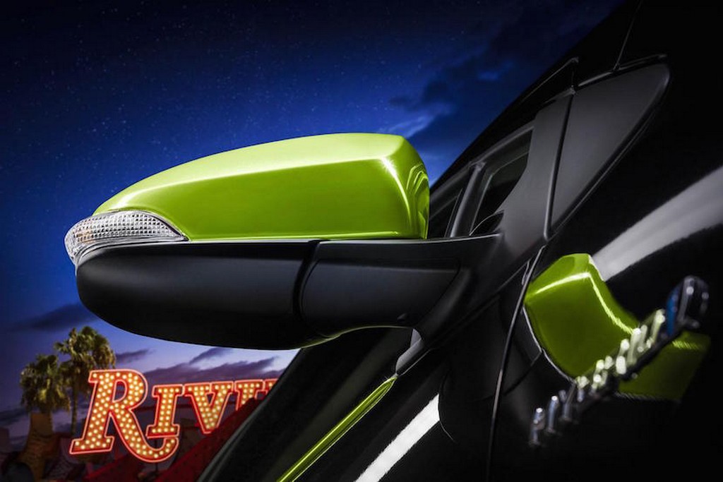 TOYOTA APRESENTA LINHA 2016 DO PRIUS C JUNTO COM A EDIÇÃO ‘PERSONA SERIES’, foto 9