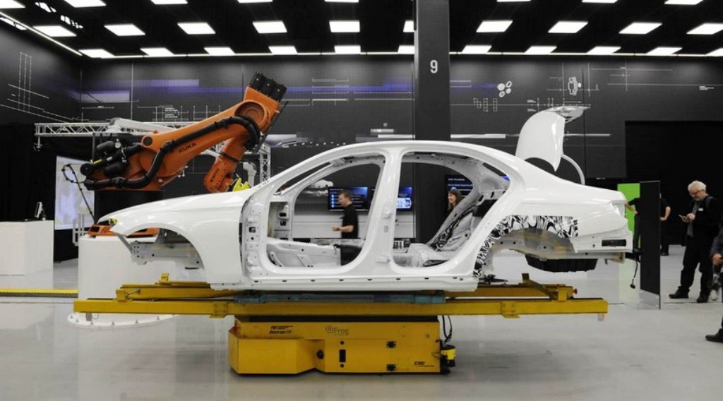 MERCEDES-BENZ E CLASS 2016 REVELA SUA ESTRUTURA, foto 1