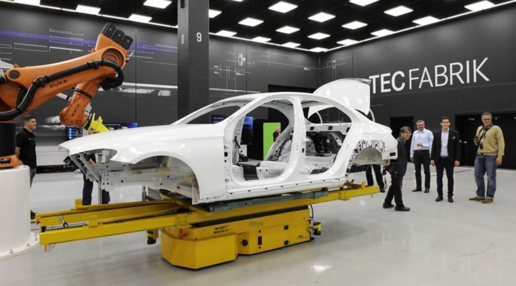 MERCEDES-BENZ E CLASS 2016 REVELA SUA ESTRUTURA, foto 2