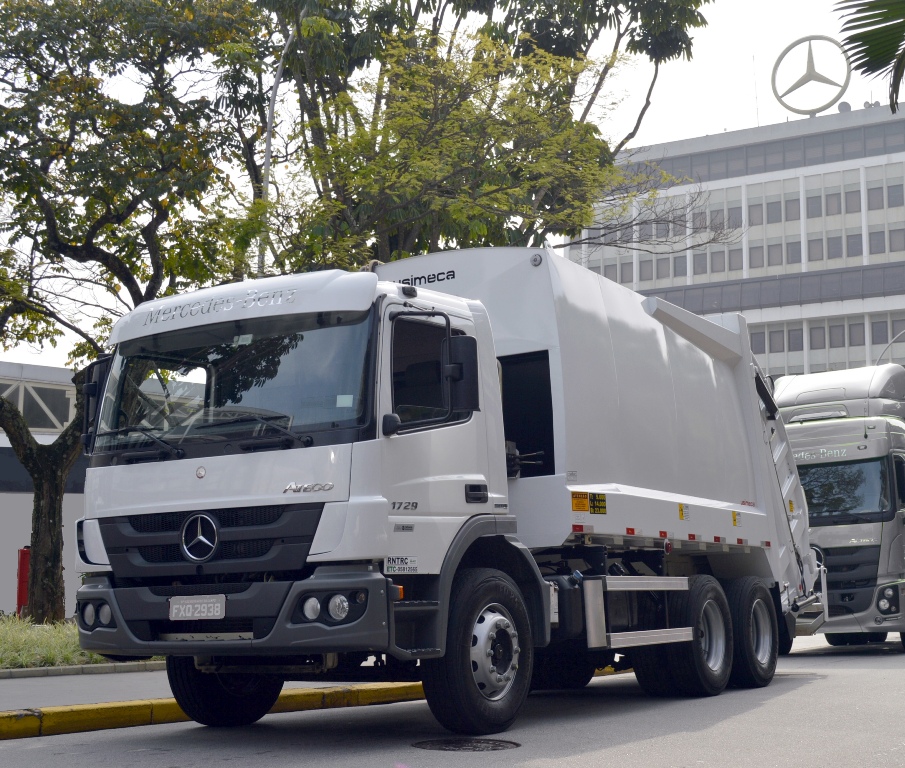 MERCEDES-BENZ APRESENTA CAMINHÃO PARA COLETA DE RESÍDUOS COM TRANSMISSÃO ALLISON, foto 1