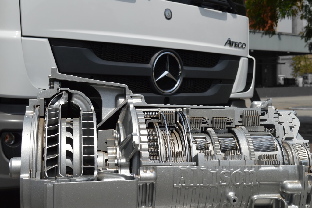 MERCEDES-BENZ APRESENTA CAMINHÃO PARA COLETA DE RESÍDUOS COM TRANSMISSÃO ALLISON, foto 2