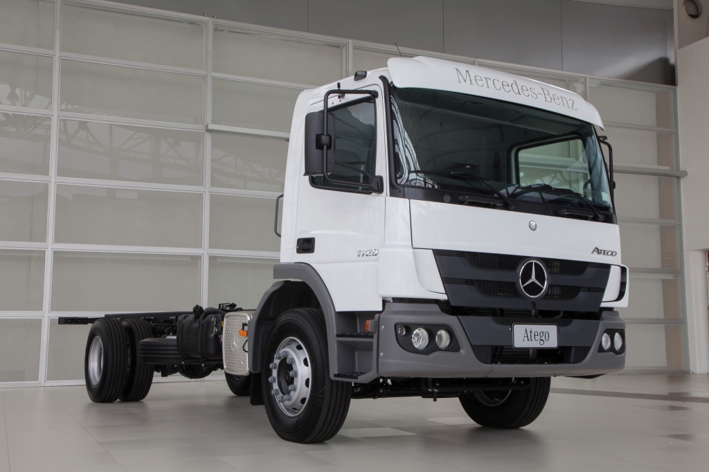 MERCEDES-BENZ APRESENTA CAMINHÃO PARA COLETA DE RESÍDUOS COM TRANSMISSÃO ALLISON, foto 4