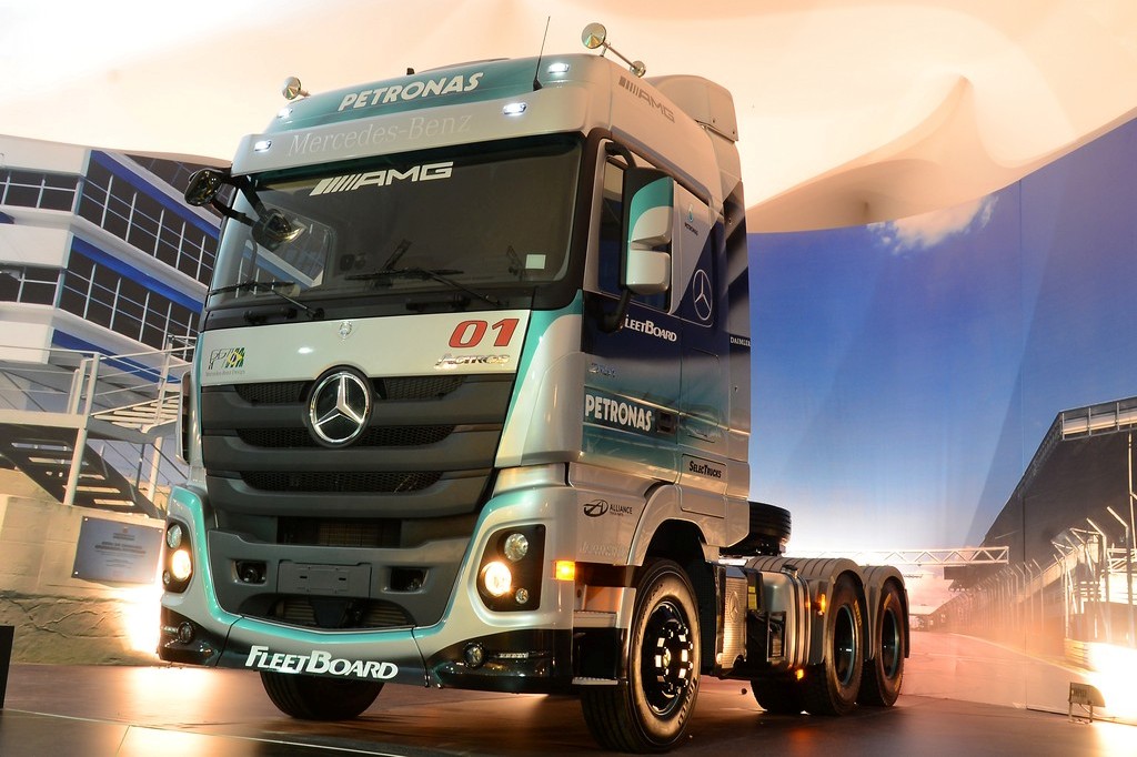 MERCEDES-BENZ AMPLIA A OFERTA DE PRODUTOS E SERVIÇOS, foto 2