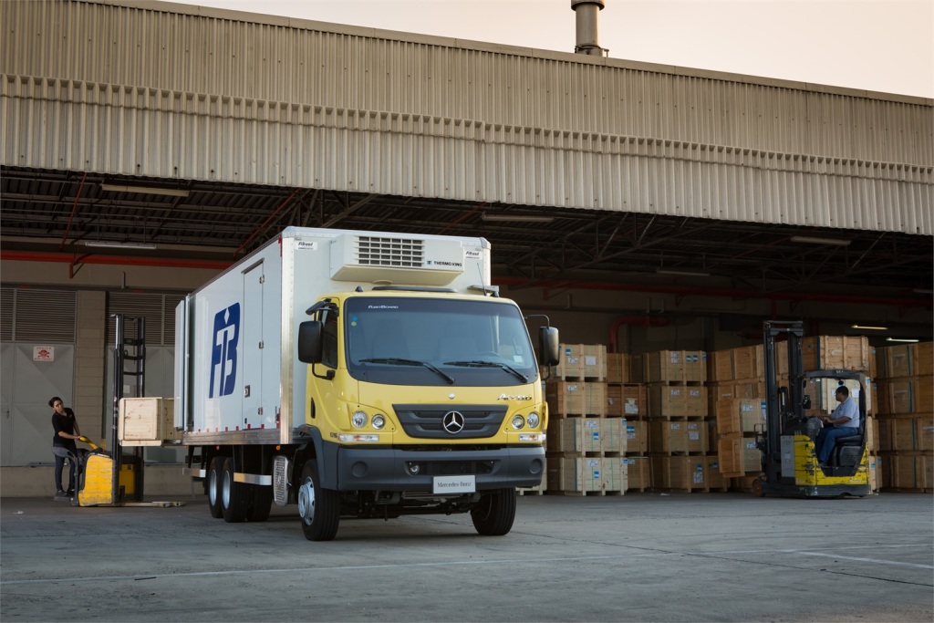 MERCEDES-BENZ LANÇA CAMINHÃO MÉDIO COM UM NOVO CONCEITO PARA DISTRIBUIÇÃO URBANA, foto 2