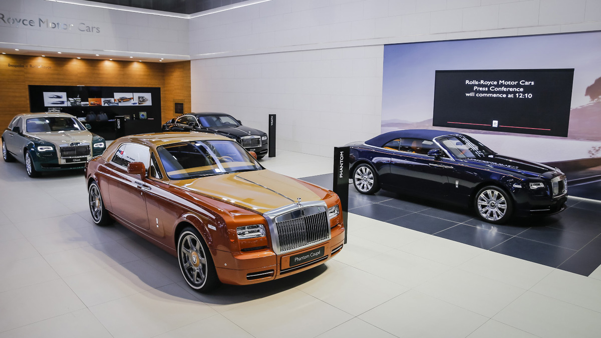 DOIS ROLLS-ROYCE EXCLUSIVOS FORAM APRESENTADOS NO SALÃO DE DUBAI, foto 1