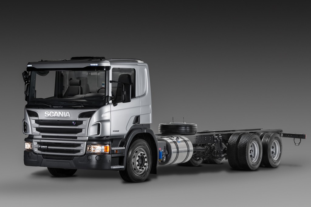 SCANIA REVELA SEUS CAMINHÕES SEMIPESADOS 4X2 E 6X2 COM CABINE ESTENDIDA, foto 2