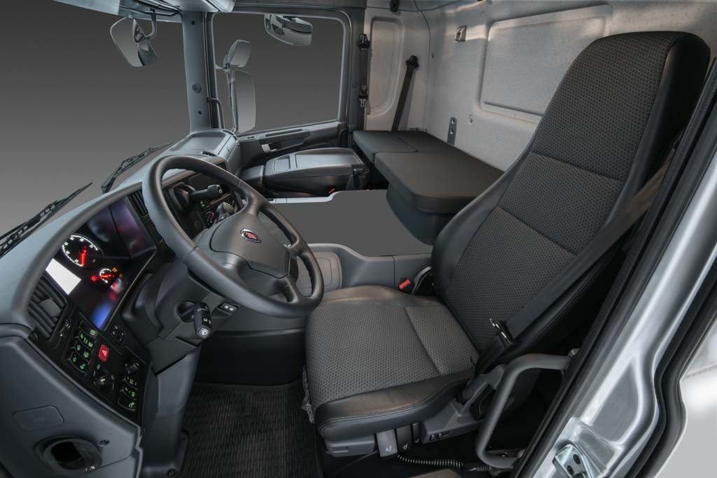 SCANIA REVELA SEUS CAMINHÕES SEMIPESADOS 4X2 E 6X2 COM CABINE ESTENDIDA, foto 3