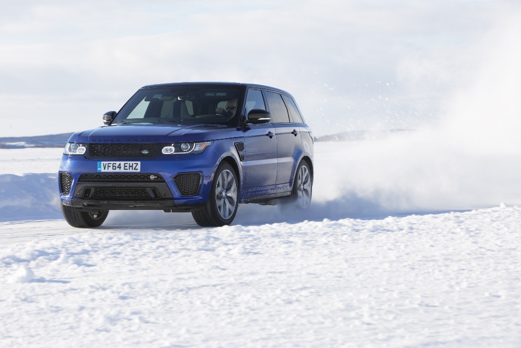 RANGE ROVER SPORT SVR PERCORRE TRAÇADO DE SILVERSTONE EM LAGO CONGELADO NO ÁRTICO, foto 1