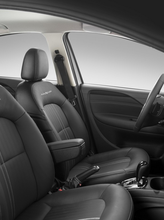 FIAT LANÇA O LINEA BLACKMOTION, foto 10