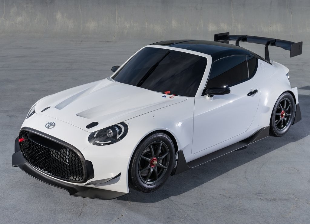 TOYOTA APRESENTA UM S-FR PARA COMPETIÇÕES, foto 1