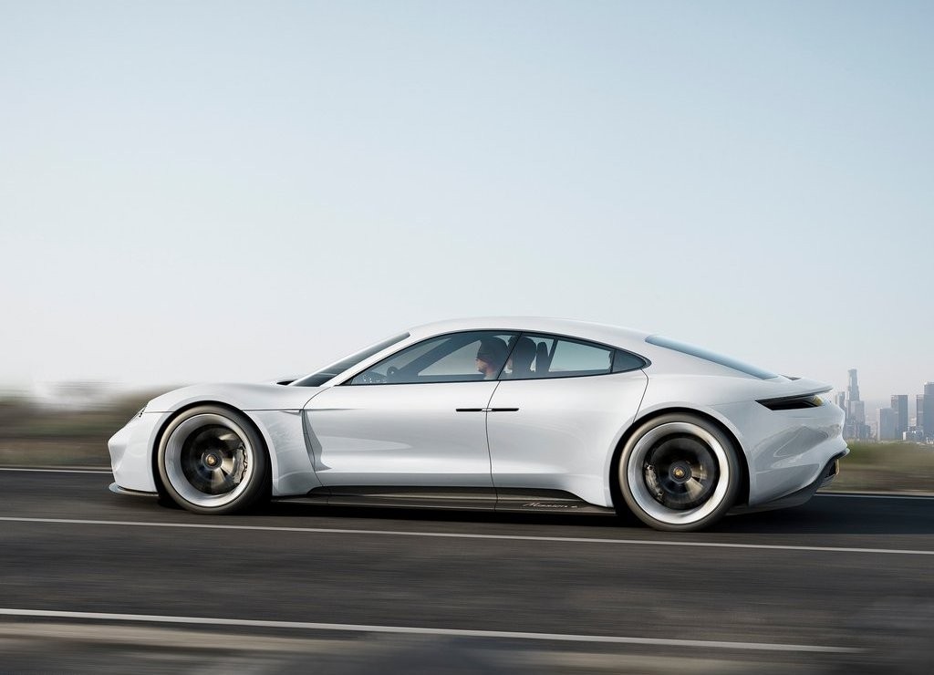 PORSCHE MISSION E RECEBE LUZ VERDE, foto 2