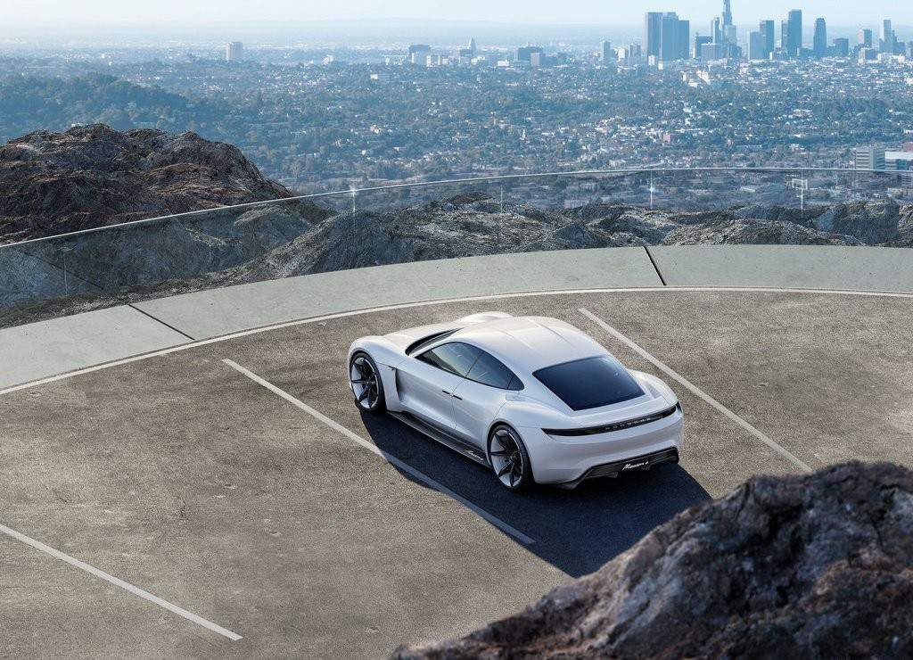 PORSCHE MISSION E RECEBE LUZ VERDE, foto 4