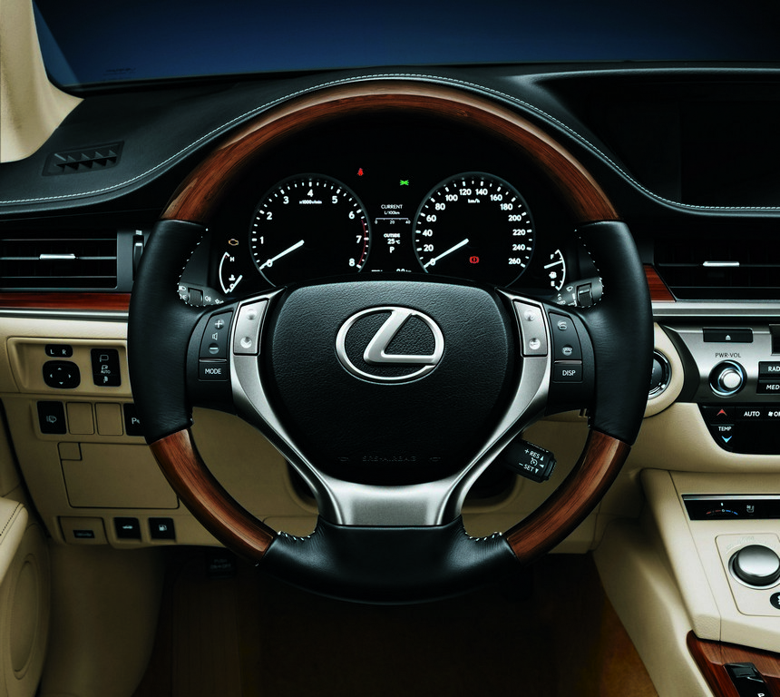 LEXUS LANÇA NO BRASIL A LINHA 2016 DO SEDAN ES 350, foto 4