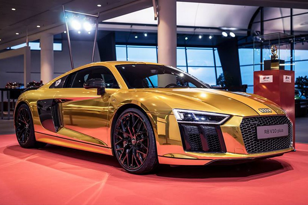 UM AUDI R8 V10 PLUS PARA CELEBRAR O PRÊMIO GOLDEN STEERING WHEEL, foto 1