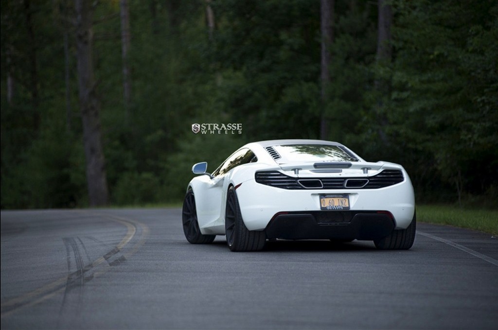 AMS PERFORMANCE EQUIPA UM McLAREN MP4-12C COM RODAS DA STRASSE, foto 3