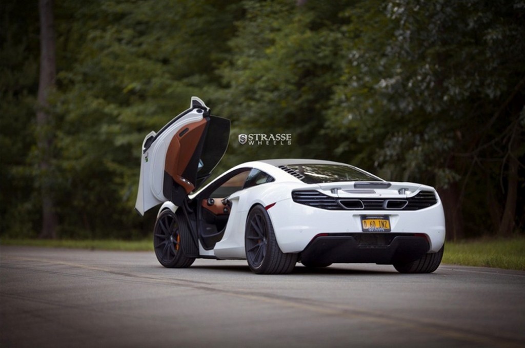 AMS PERFORMANCE EQUIPA UM McLAREN MP4-12C COM RODAS DA STRASSE, foto 5