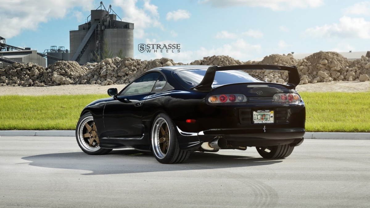 TOYOTA SUPRA COM RODAS DA STRASSE: UM ESPORTIVO ELEGANTE E CLÁSSICO, foto 3