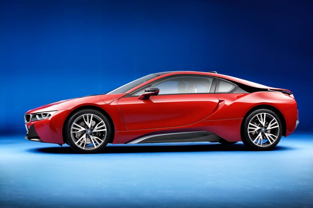 BMW i8 PROTONIC RED EDITION: UNIFORME VERMELHO PARA GENEBRA, foto 3