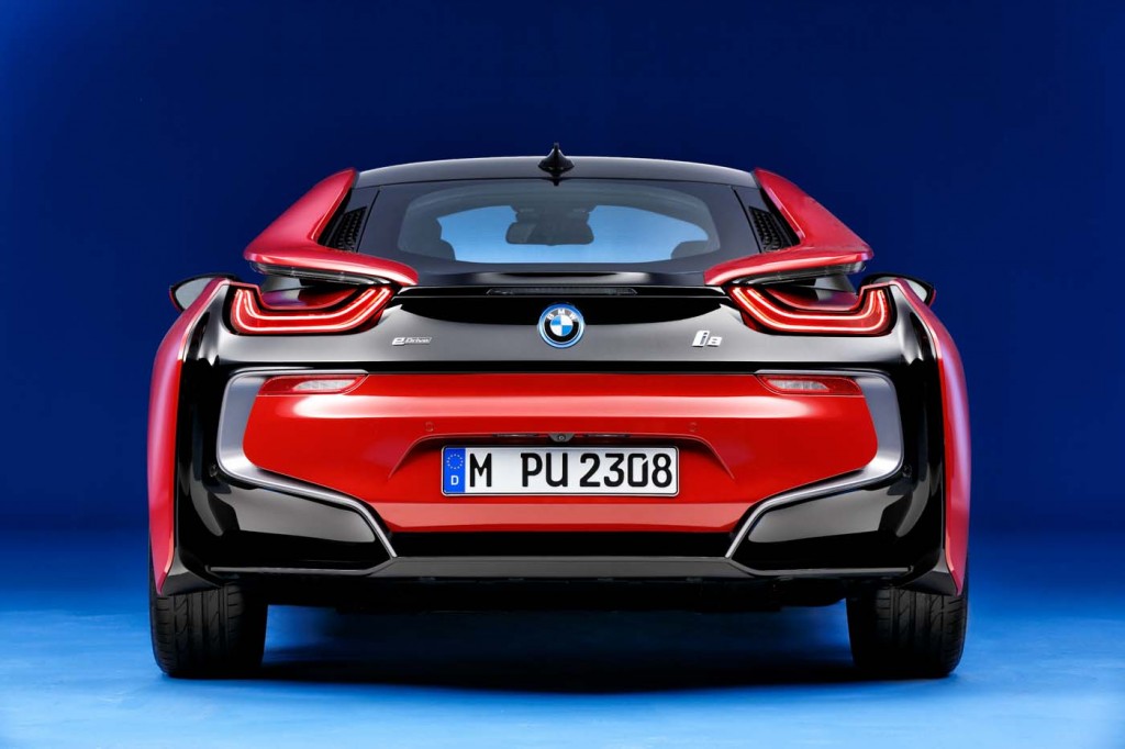 BMW i8 PROTONIC RED EDITION: UNIFORME VERMELHO PARA GENEBRA, foto 4