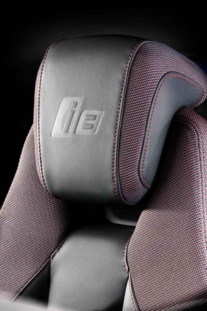 BMW i8 PROTONIC RED EDITION: UNIFORME VERMELHO PARA GENEBRA, foto 7