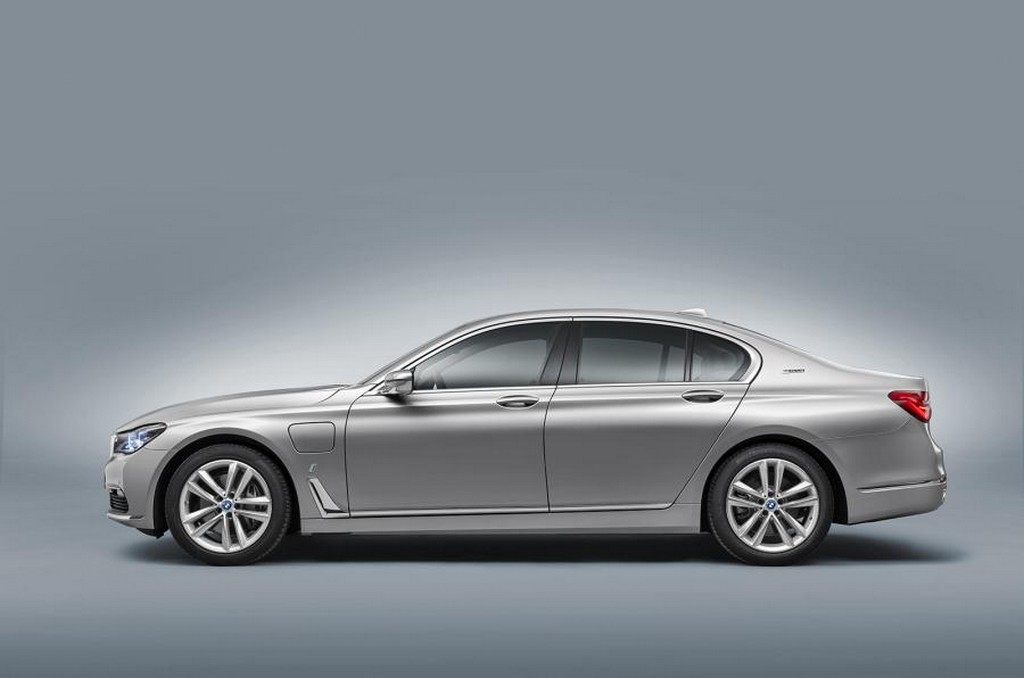 BMW 740e iPERFORMANCE ESTREARÁ EM GENEBRA, foto 3