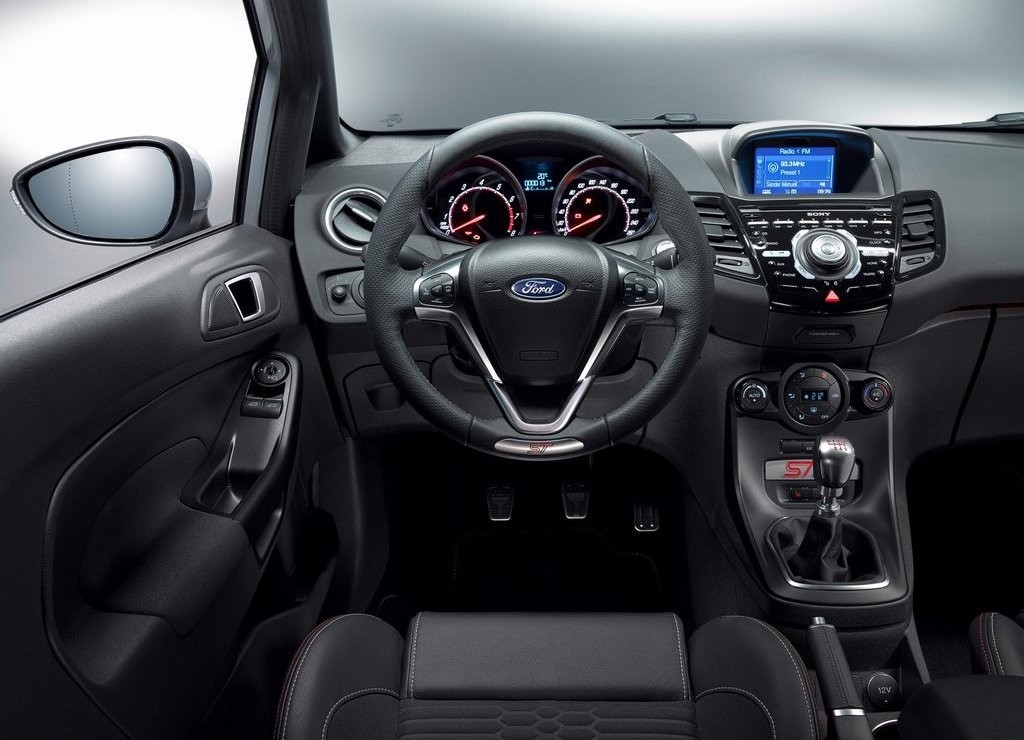 FORD REVELA O FIESTA ST200, QUE TAMBÉM ESTARÁ EM GENEBRA, foto 4