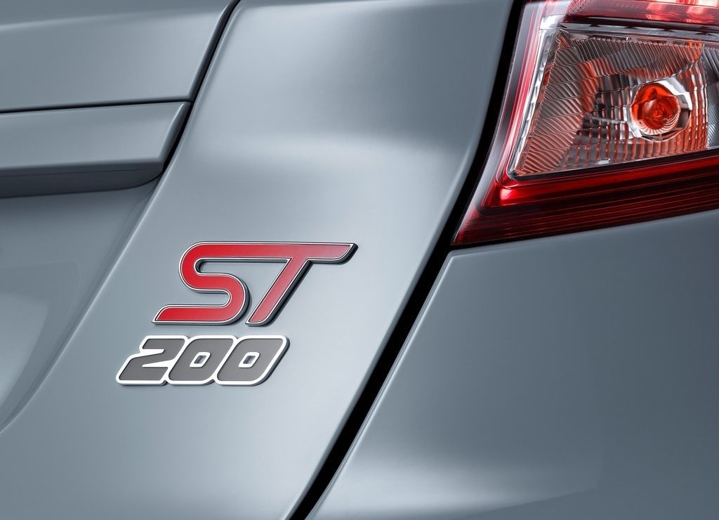 FORD REVELA O FIESTA ST200, QUE TAMBÉM ESTARÁ EM GENEBRA, foto 10