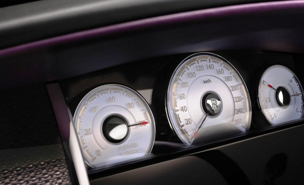ROLLS-ROYCE APRESENTA A EDIÇÃO ESPECIAL BLACK BADGE PARA OS MODELOS GHOST E WRAITH, foto 8