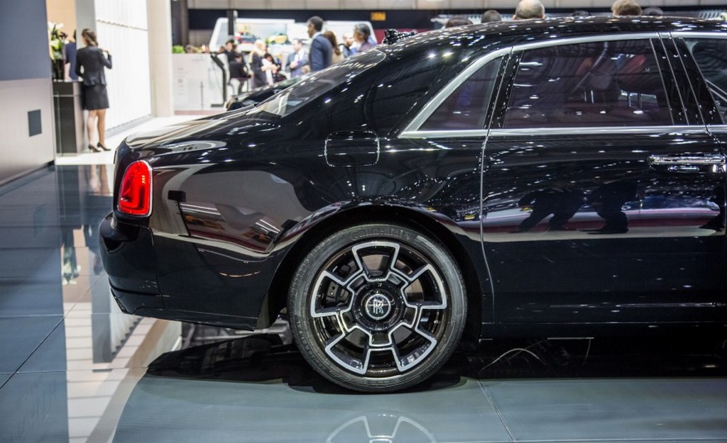 ROLLS-ROYCE APRESENTA A EDIÇÃO ESPECIAL BLACK BADGE PARA OS MODELOS GHOST E WRAITH, foto 21