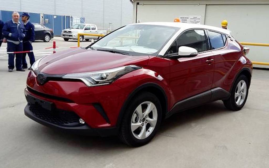 TOYOTA CH-R DE PRODUÇÃO FOTOGRAFADO NAS RUAS, foto 1