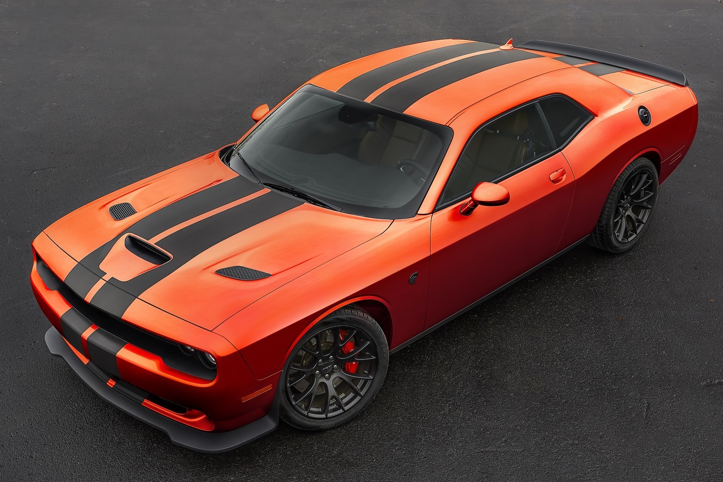 DODGE CHALLENGER E CHARGER SRT AGORA RECEBEM A COR ‘GO MANGO’, foto 1