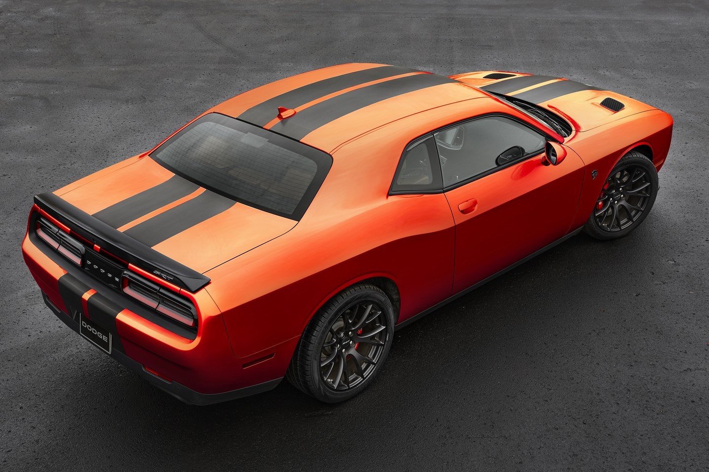 DODGE CHALLENGER E CHARGER SRT AGORA RECEBEM A COR ‘GO MANGO’, foto 2