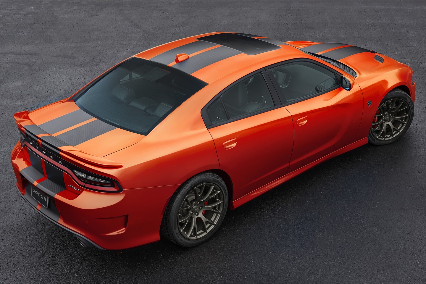 DODGE CHALLENGER E CHARGER SRT AGORA RECEBEM A COR ‘GO MANGO’, foto 4