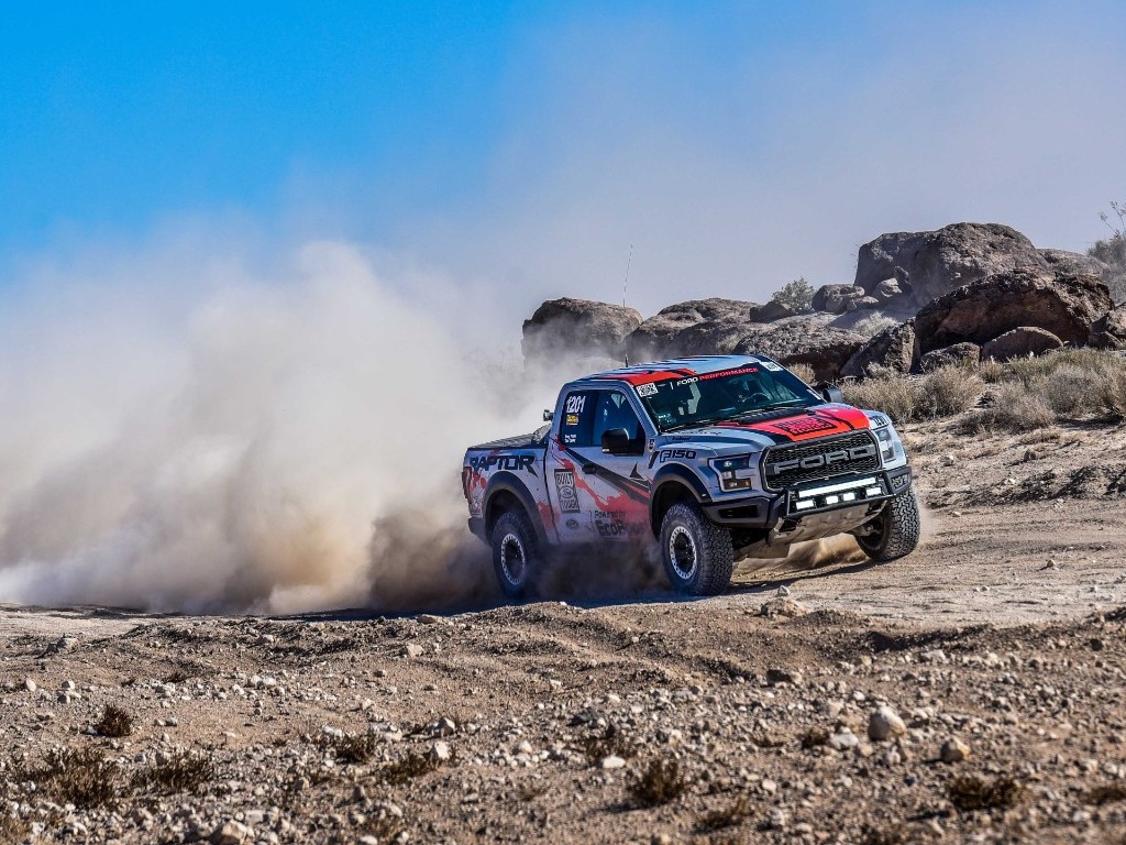 FORD F-150 RAPTOR DE SÉRIE ENFRENTA A CORRIDA MAIS RADICAL DA AMÉRICA DO NORTE NO DESERTO DE LAS VEGAS, foto 1