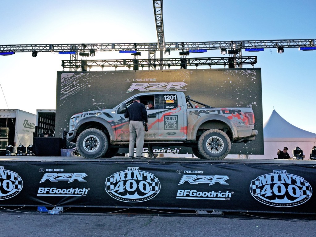 FORD F-150 RAPTOR DE SÉRIE ENFRENTA A CORRIDA MAIS RADICAL DA AMÉRICA DO NORTE NO DESERTO DE LAS VEGAS, foto 3