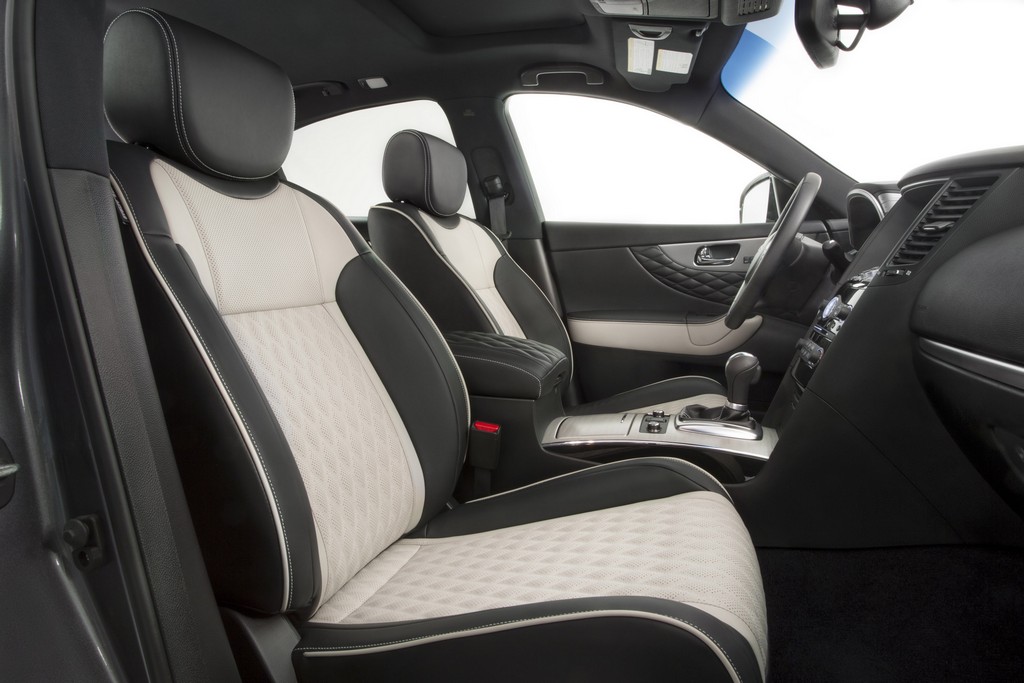 INFINITI QX70 LIMITED EDITION CHEGA A NEW YORK COM ALGUNS RETOQUES, foto 3
