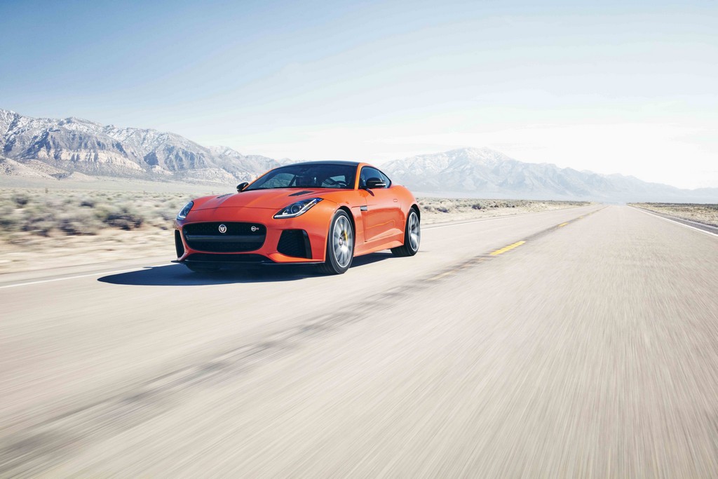 MICHELLE RODRIGUEZ LEVA O JAGUAR F-TYPE SVR AO LIMITE, foto 5
