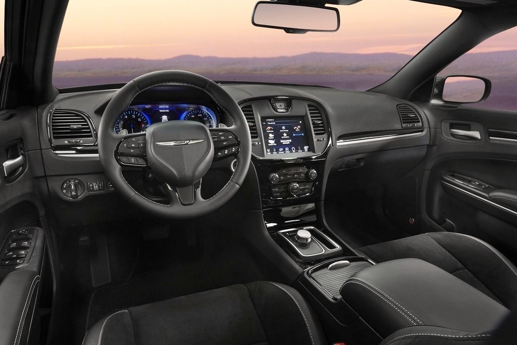CHRYSLER APRESENTA EM NEW YORK O PACOTE SPORT PARA O 300S, foto 3
