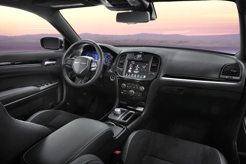CHRYSLER APRESENTA EM NEW YORK O PACOTE SPORT PARA O 300S, foto 4