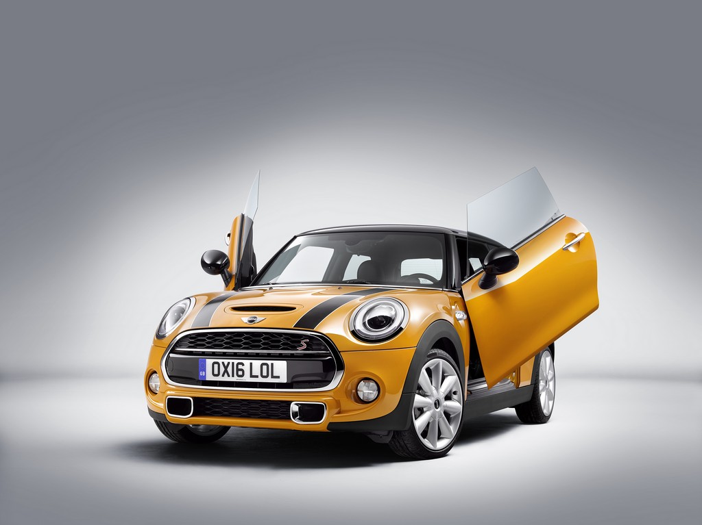 MINI REVELA AS NOVAS ‘PORTAS TESOURA’ PARA SEUS MODELOS, foto 1