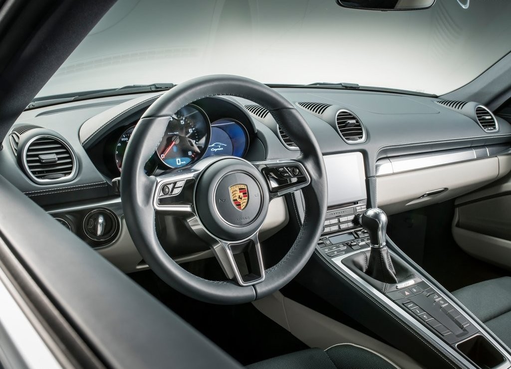 NOVO PORSCHE 718 CAYMAN: QUATRO CILINDROS TURBO E POTÊNCIA NAS CURVAS, foto 17