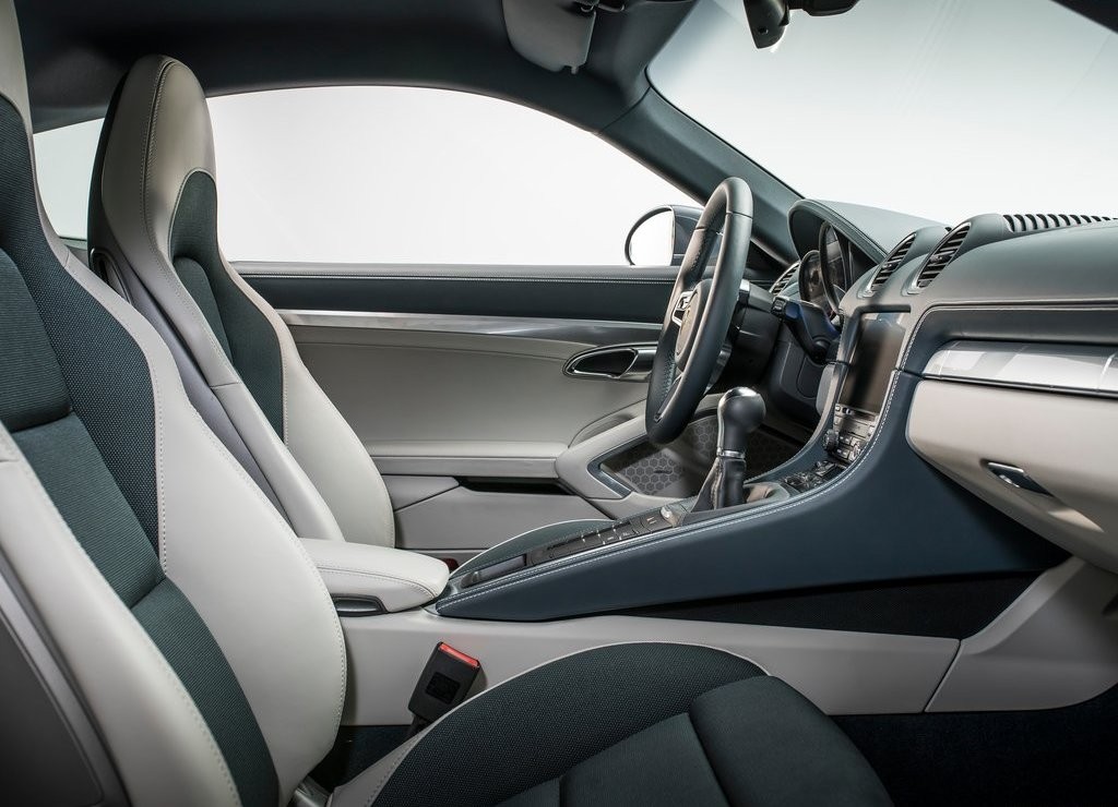 NOVO PORSCHE 718 CAYMAN: QUATRO CILINDROS TURBO E POTÊNCIA NAS CURVAS, foto 18