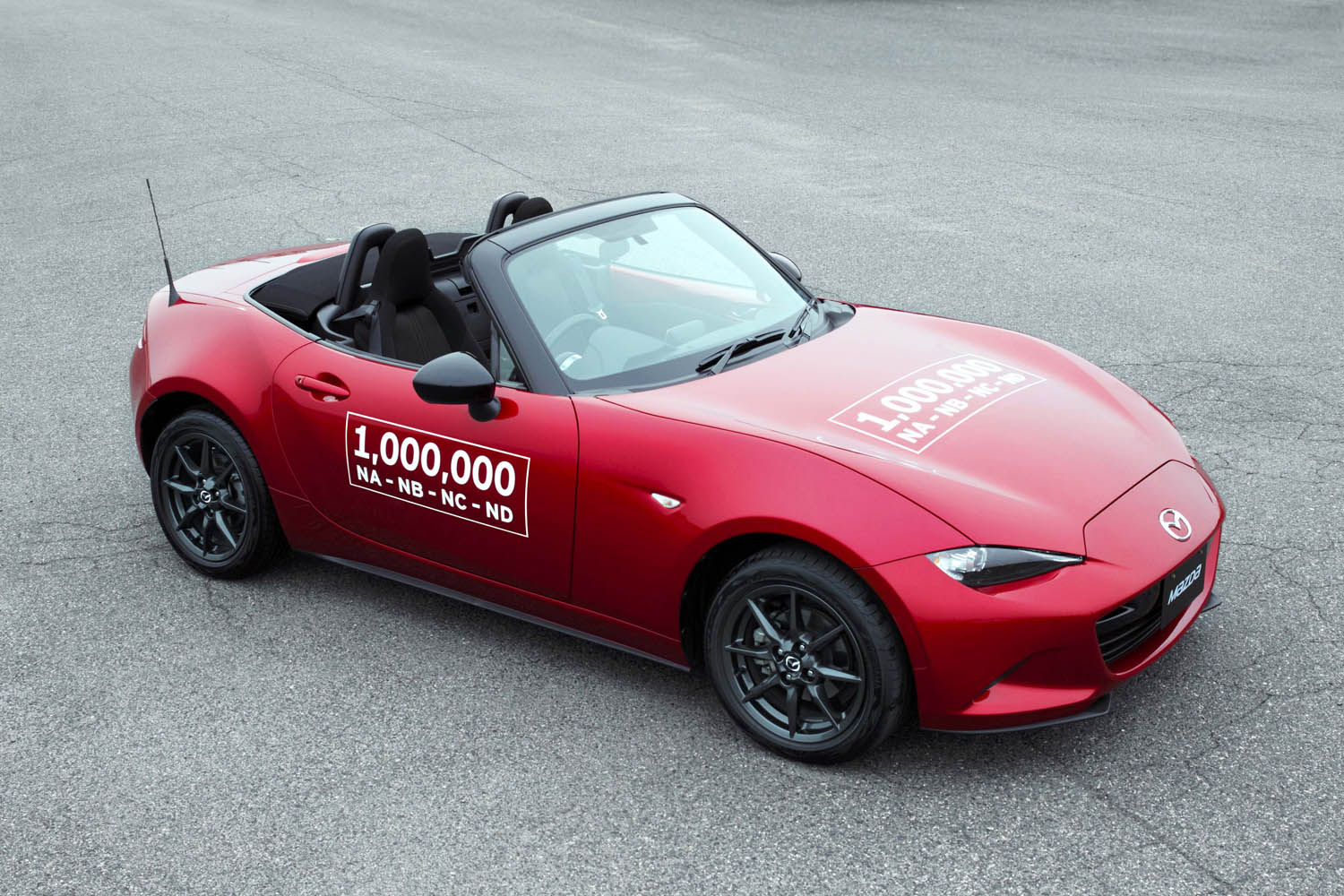 MAZDA MX-5 CELEBRA 1 MILHÃO DE UNIDADES PRODUZIDAS EM 27 ANOS, foto 1