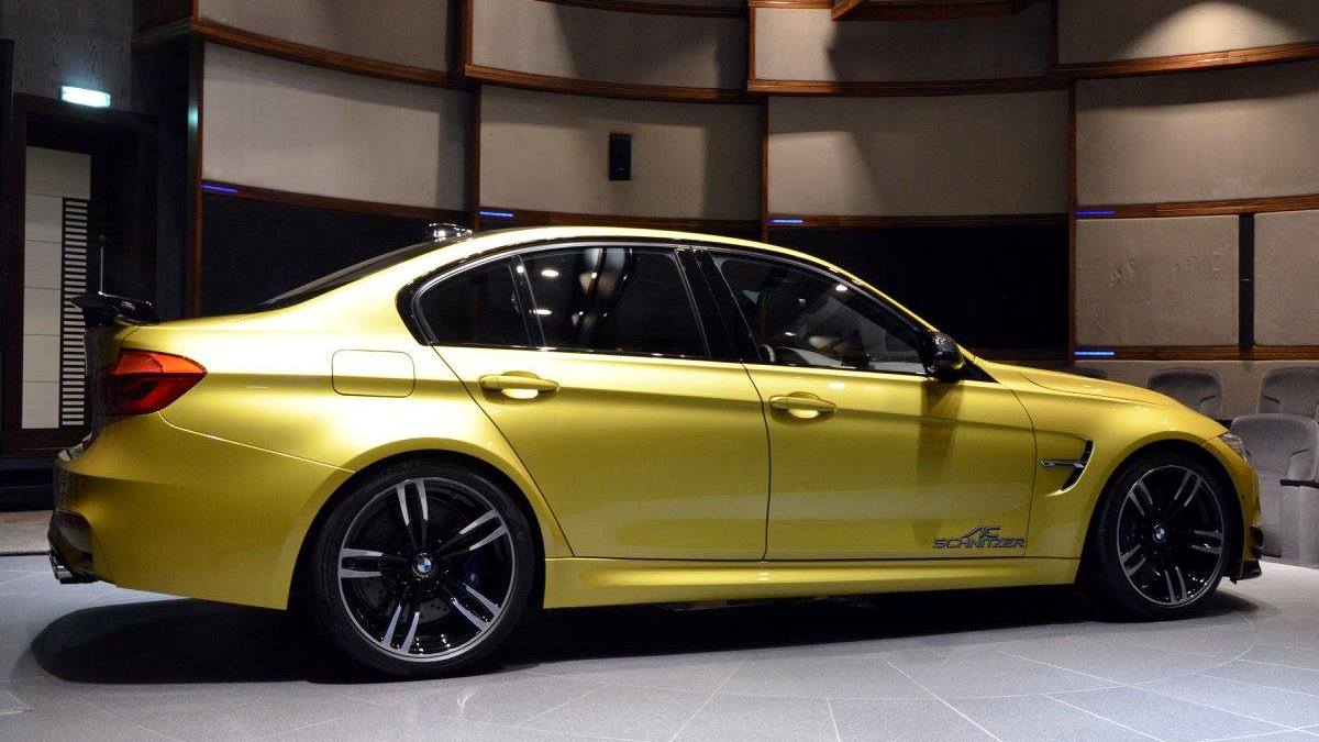 BMW M3 SEDAN COM ACESSÓRIOS M PERFORMANCE, AC SCHNITZER E MANHART MOSTRADO EM ABU DHABI, foto 3