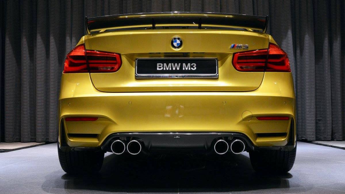 BMW M3 SEDAN COM ACESSÓRIOS M PERFORMANCE, AC SCHNITZER E MANHART MOSTRADO EM ABU DHABI, foto 6